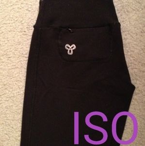 💫💜 ISO - Aritzia TNA yoga pants with pocket